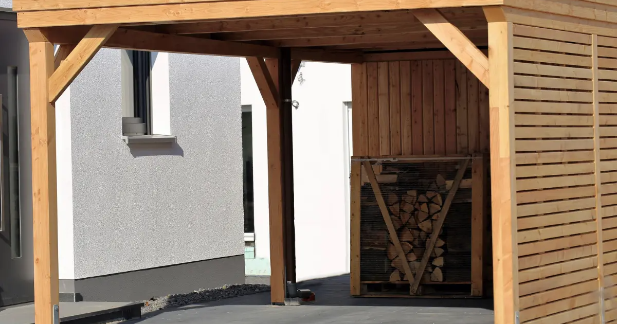 Drewniane wiaty garażowe – funkcjonalność, estetyka i trwałość